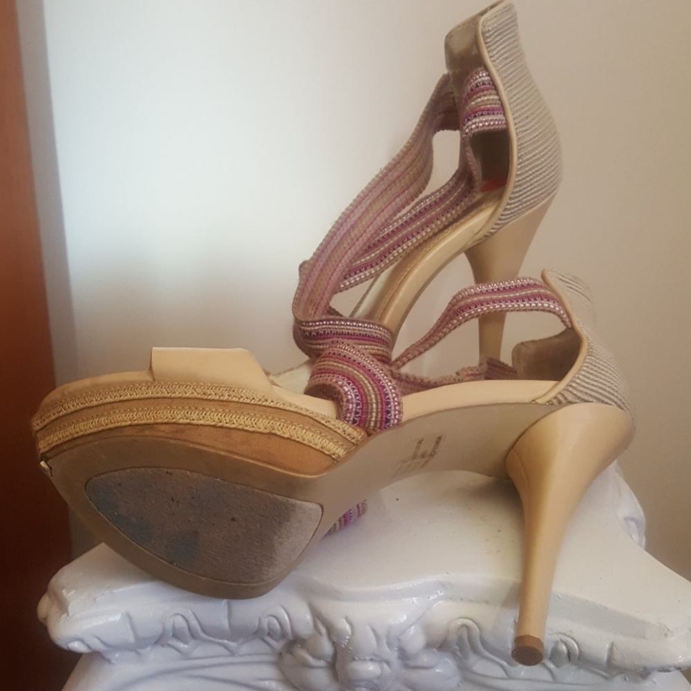 Shoes - Picture 7 of 8